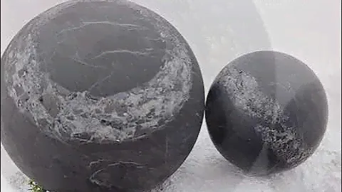 Шары из шунгита с кварцем /  Shungite sphere with quartz