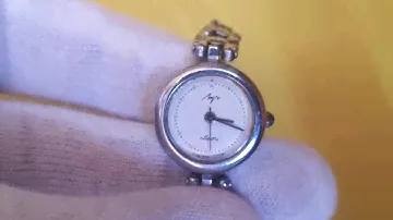 Часы ЛУЧ кварц женские сделано в ссср